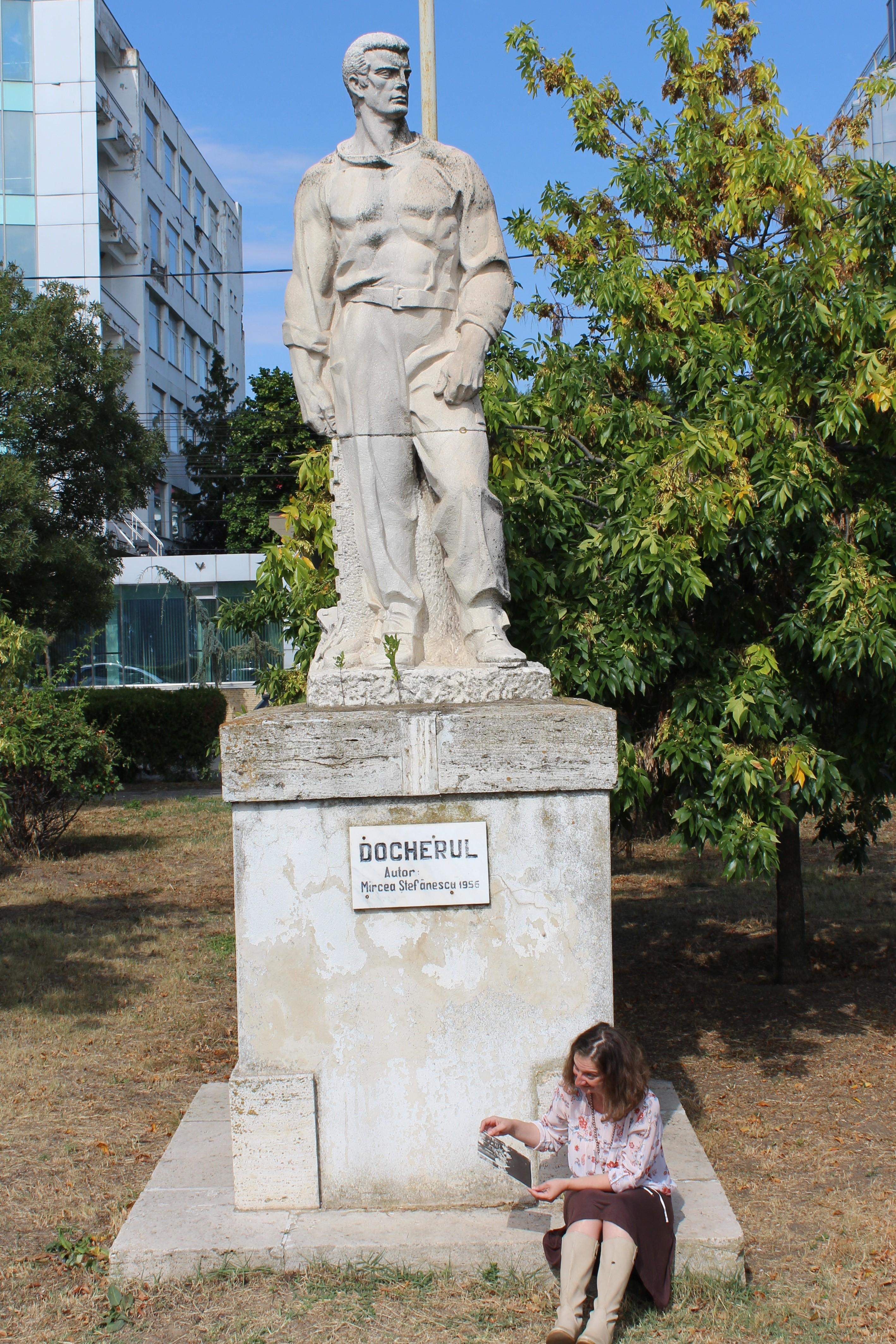 România pe hârtie în 100 de chipuri. Realismul care strivește