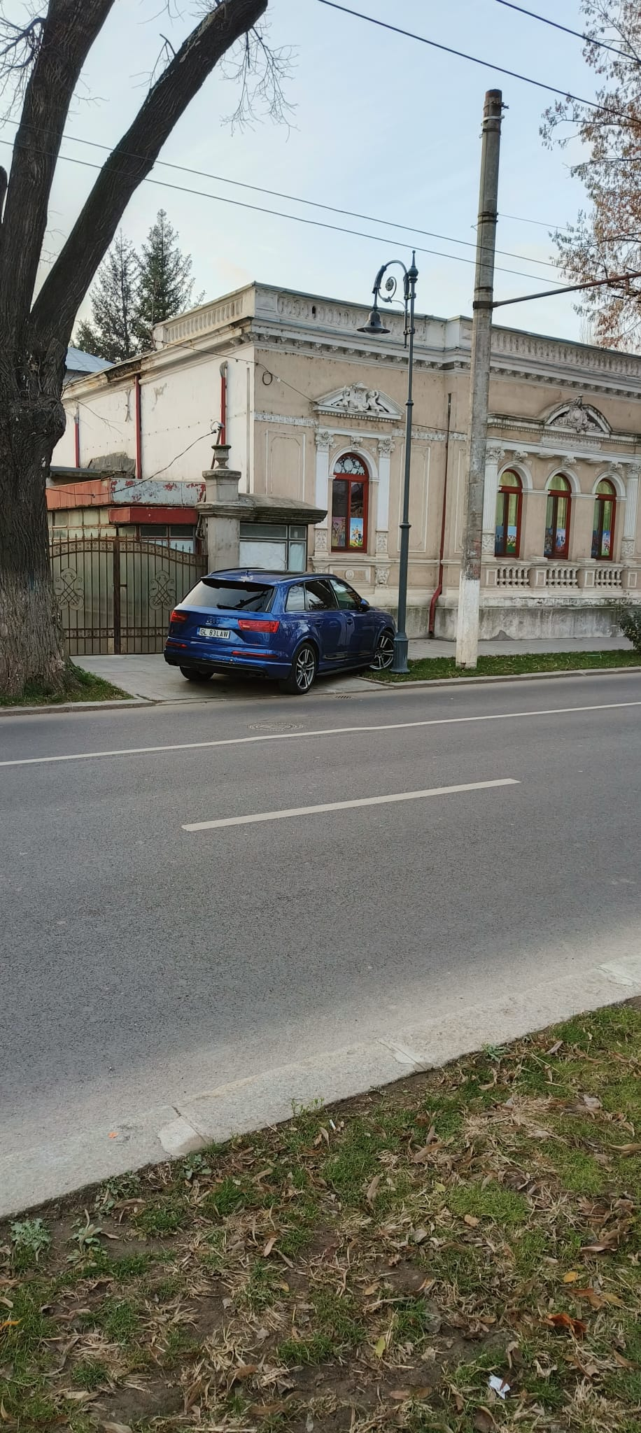 Poza zilei. Trotuarul nu e parcare