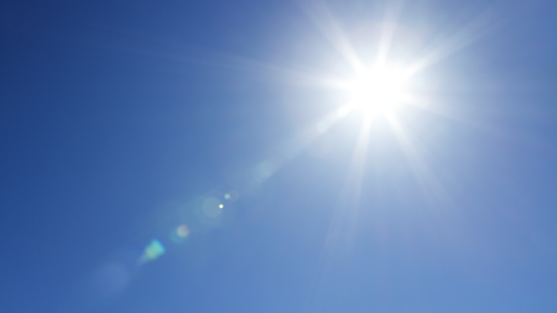 Foarte cald în continuare, cu posibile fenomene de instabilitate marți