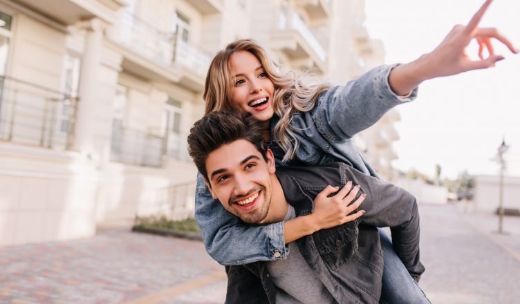 De ce bărbatul „e cât poate”, iar femeia, „pân' la moarte”