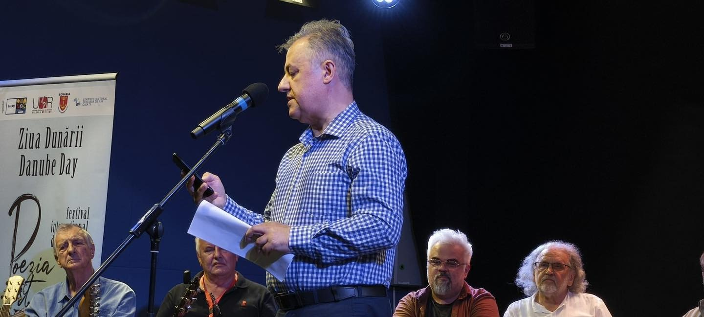 Cenaclul „Noduri şi Semne", la Festivalul „Poezia - port la Dunăre”