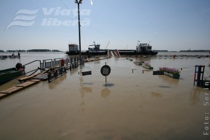 Bacul îmbarcă, de astăzi, maşini mici