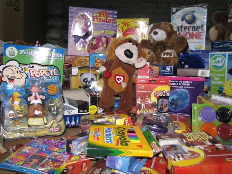 Comisarii Protecţiei Consumatorului verifică jucăriile şi dau amenzi