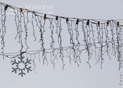 Lerui ler, instalaţiile de Crăciun rămân