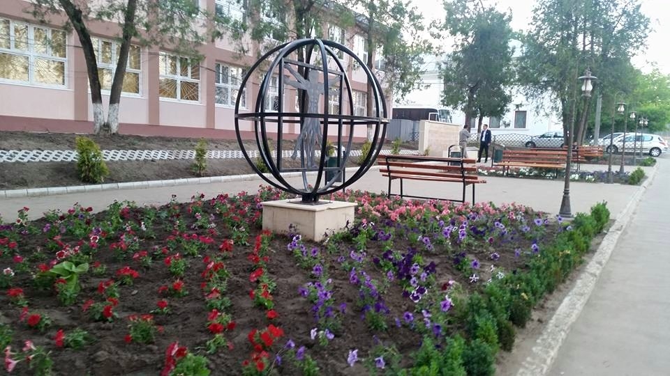 Centrul Bujorului are un NOU PARC, donat de o firmă privată
