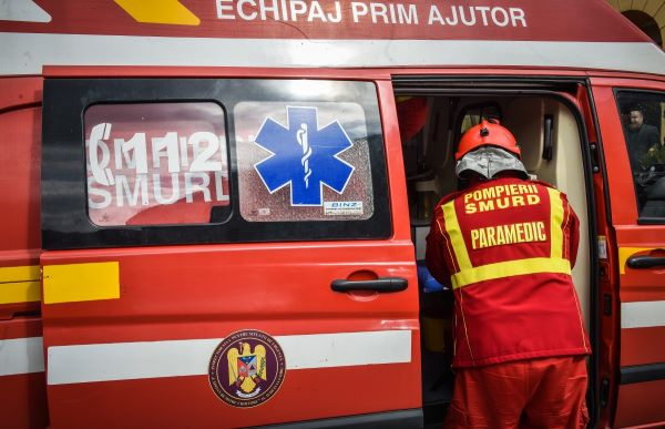 UPDATE. Explozie urmată de incendiu, într-un bloc de locuinţe din Galaţi