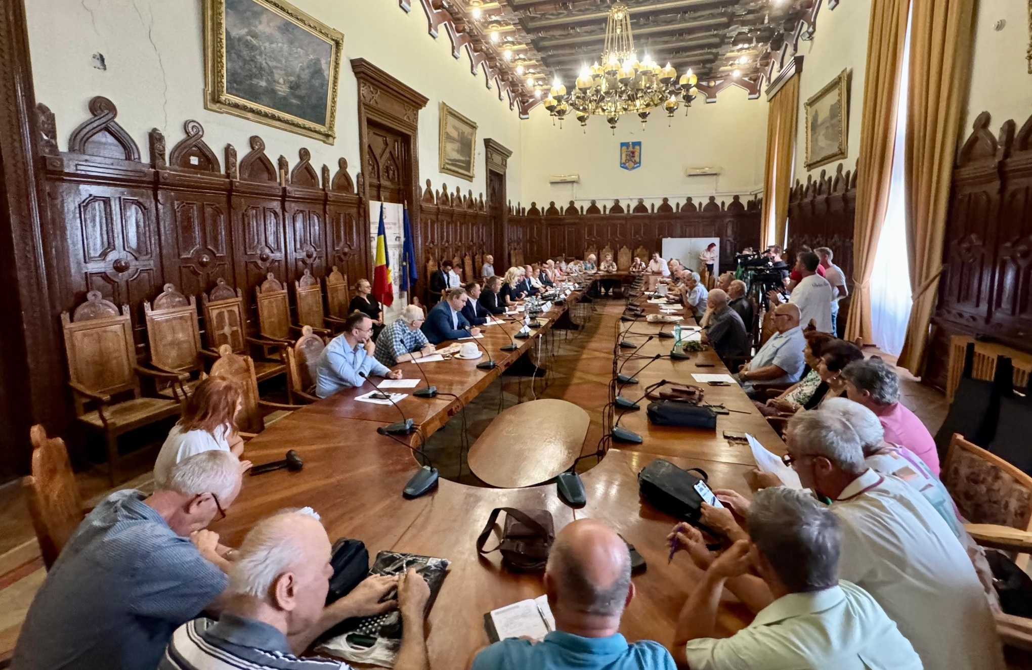 Doi secretari de stat s-au întâlnit cu pensionarii gălăţeni