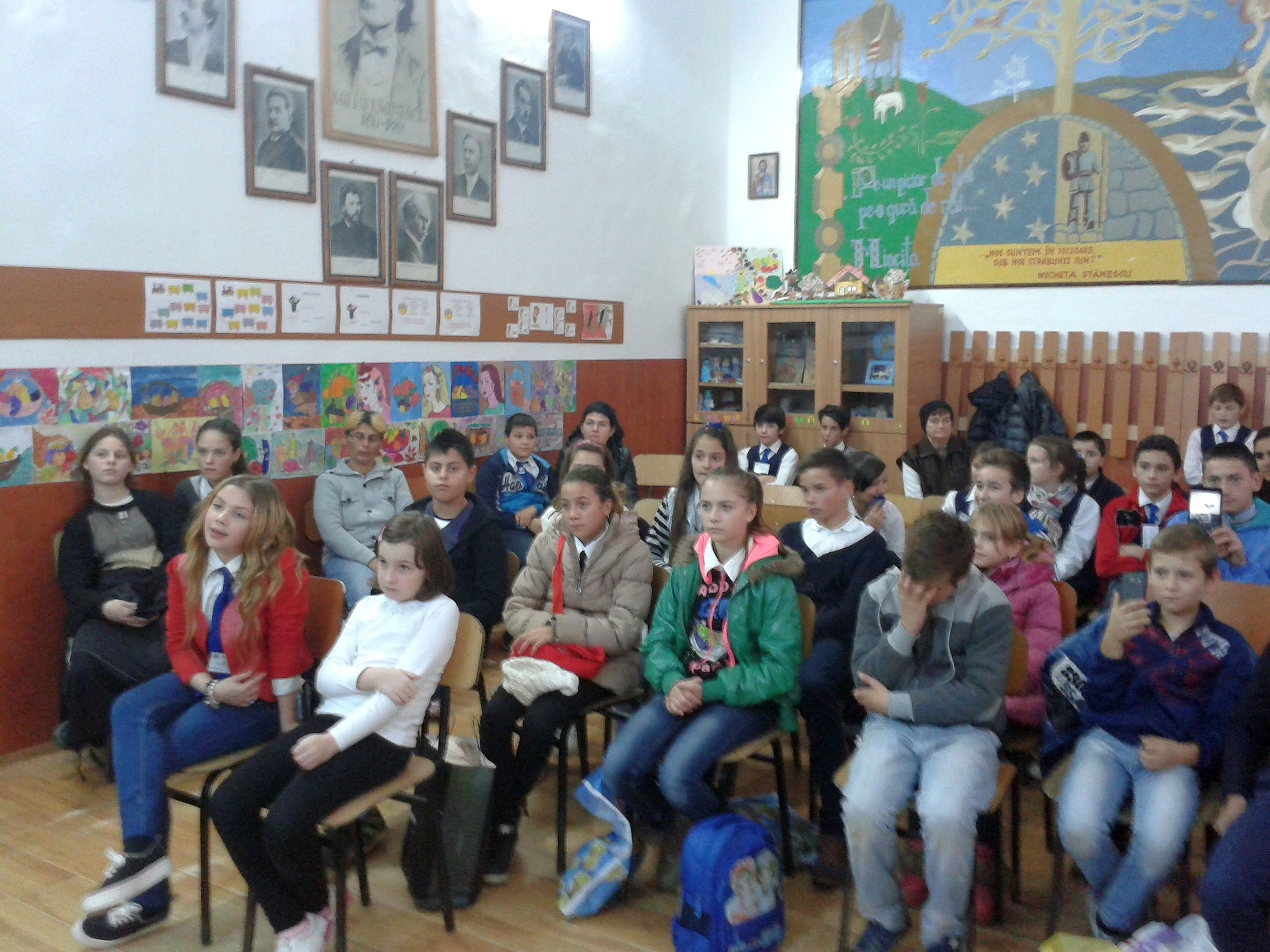 ELEVII SĂRACI de la o şcoală gălăţeană, "ADOPTAŢI" de colegi din toată ţara