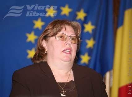 Ghici cine vine la Prefectură?