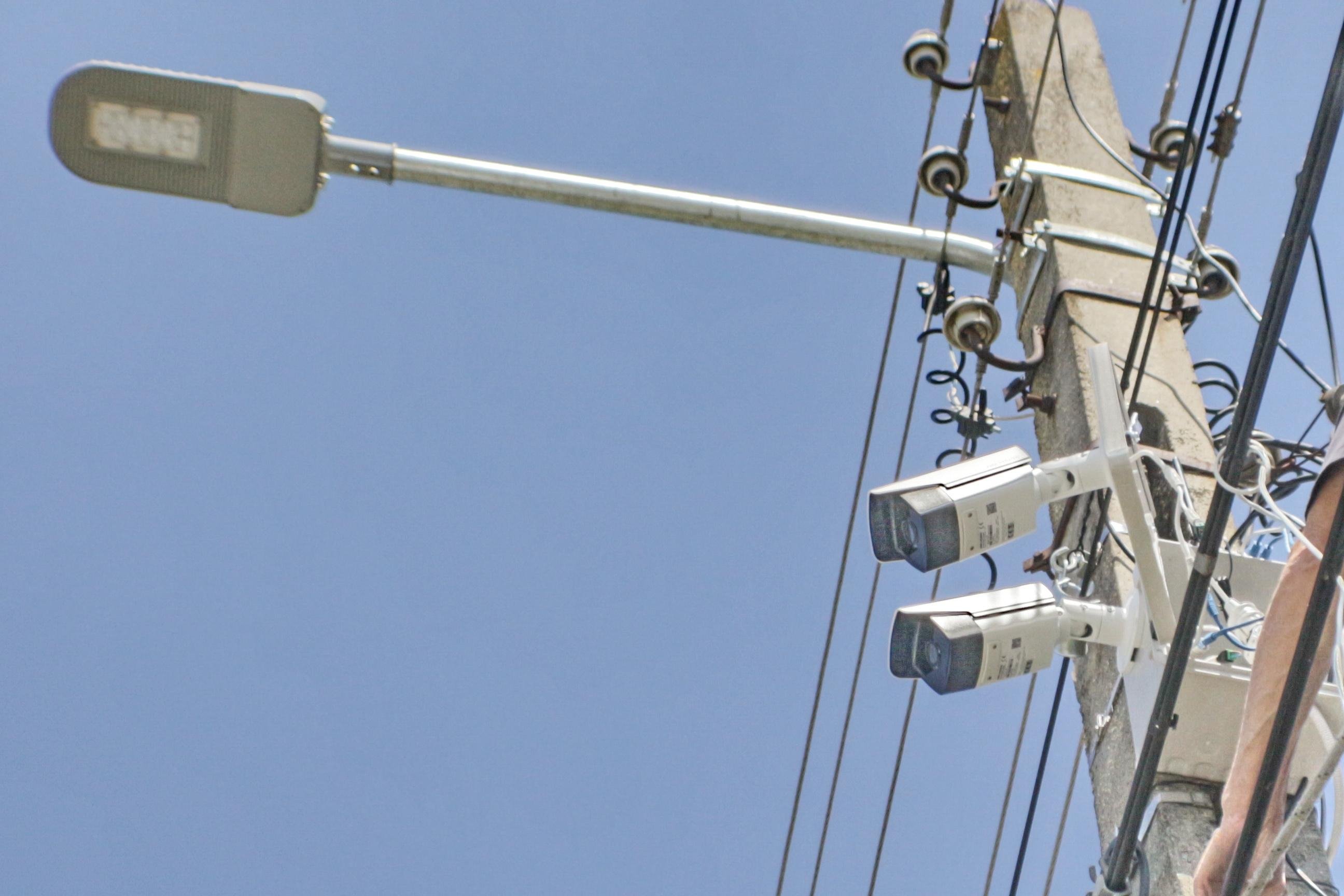 Sistem economic de iluminat public şi camere de supraveghere