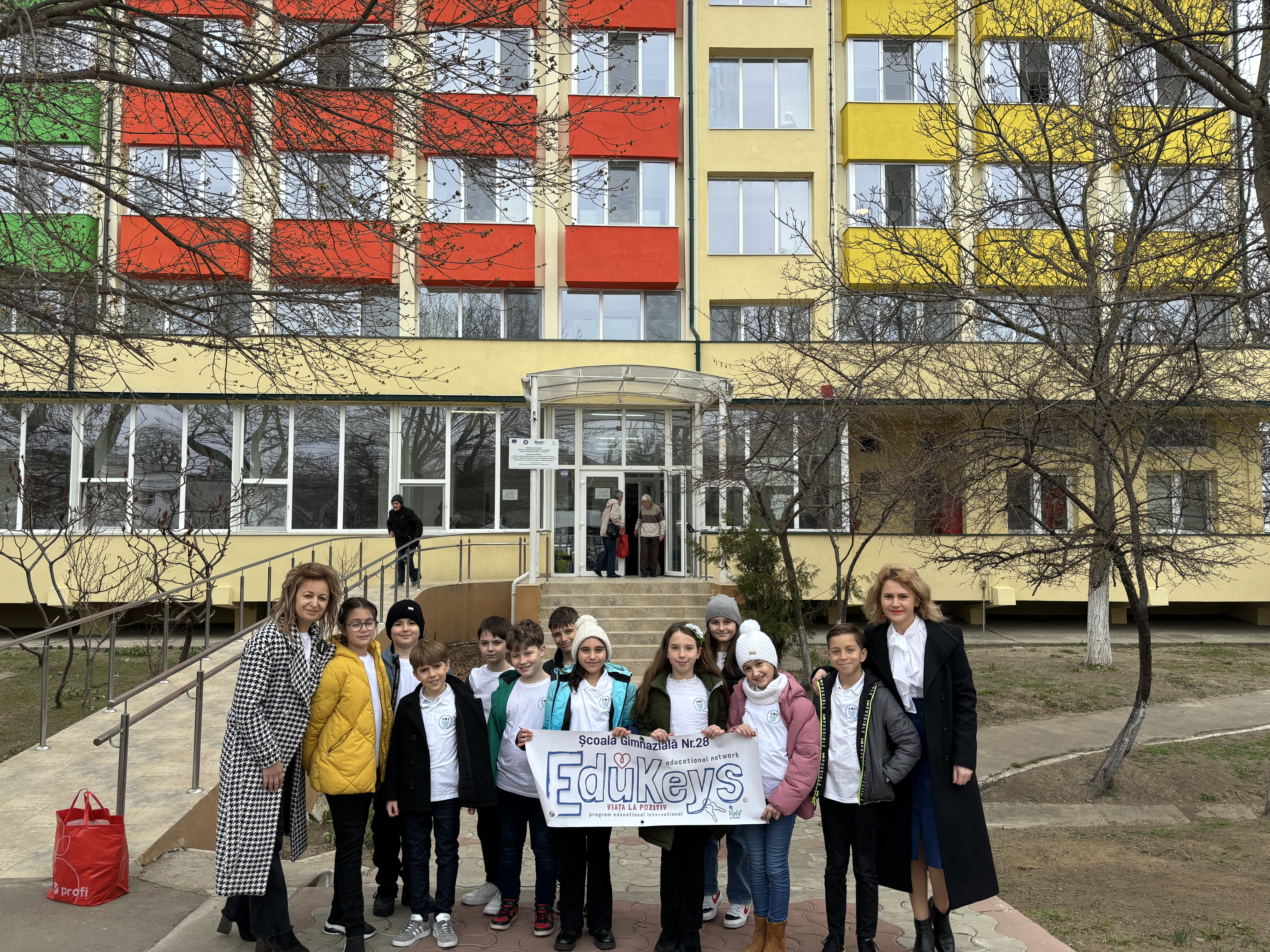 Elevii de la Școala Gimnazială Nr. 28 fac valuri de bine