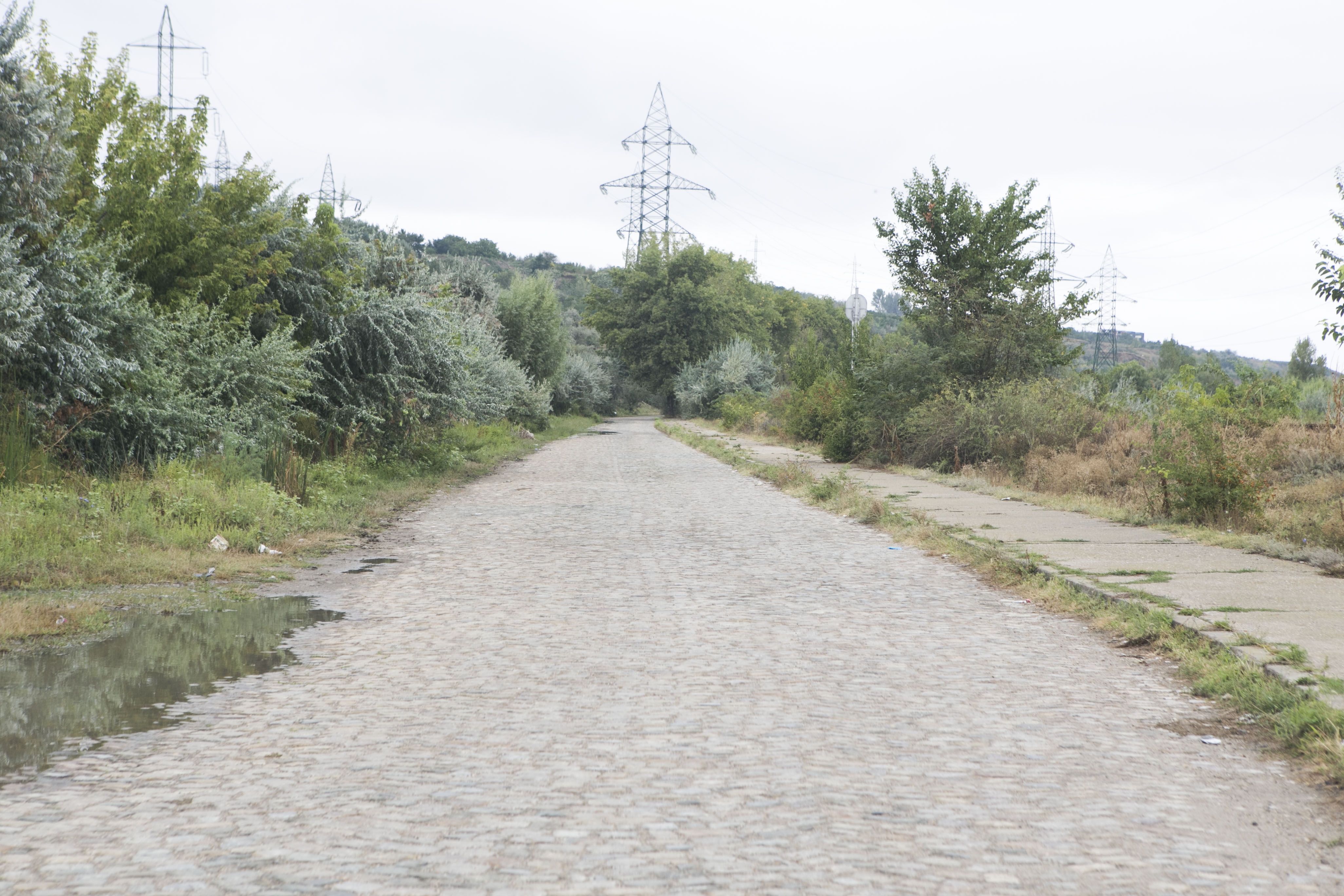 Fără expertiză şi consolidare, taluzul din Bariera Traian alunecă în Brateş