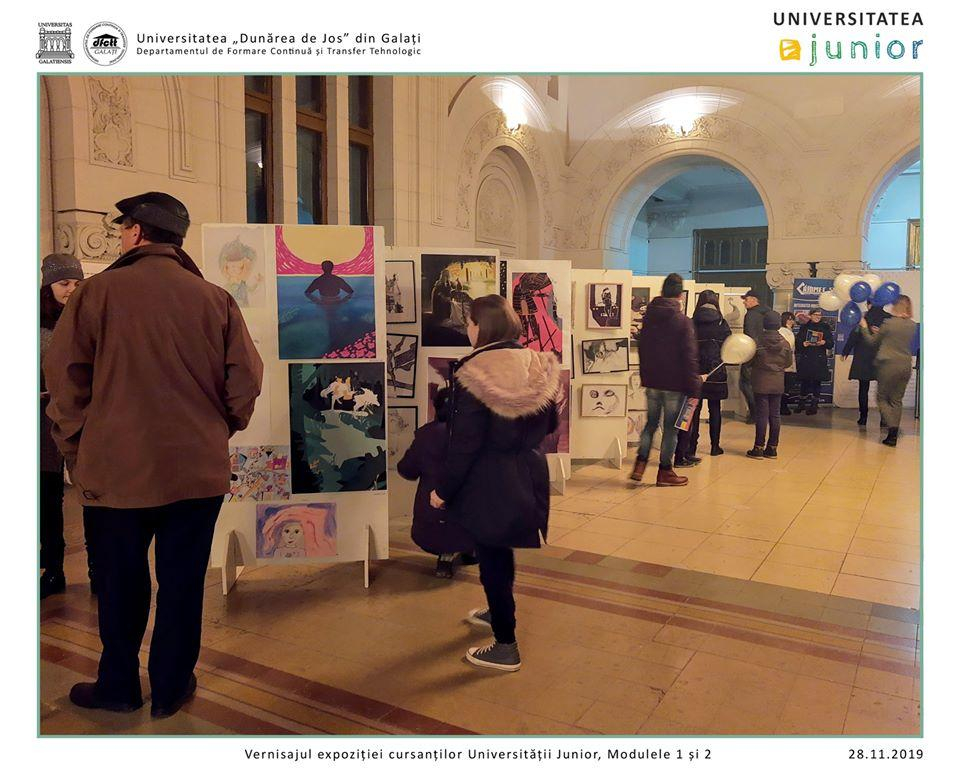 Primul vernisaj al juniorilor de la Universitate