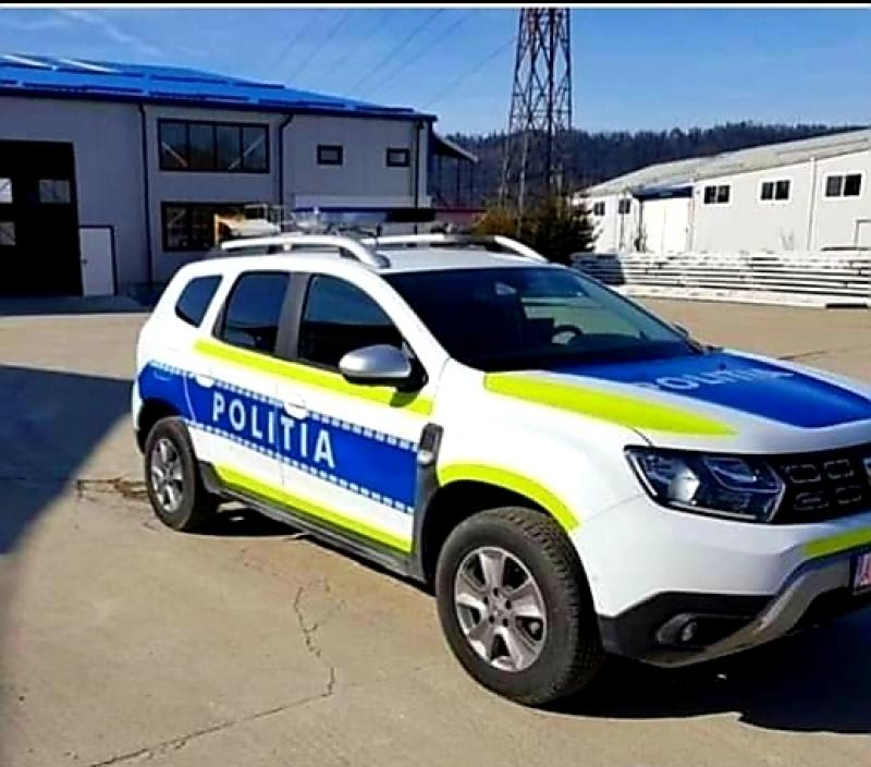 A intrat cu mașina în gard
