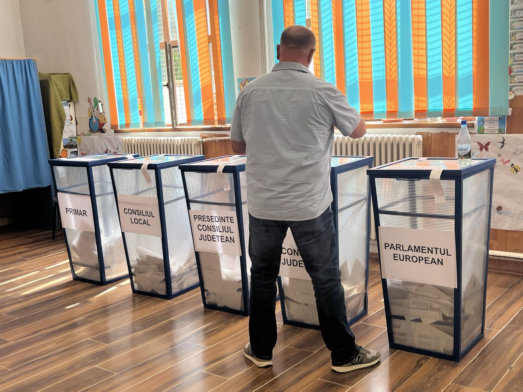 Zeci de incidente la alegeri în judeţul Galaţi, unele soldate cu amenzi