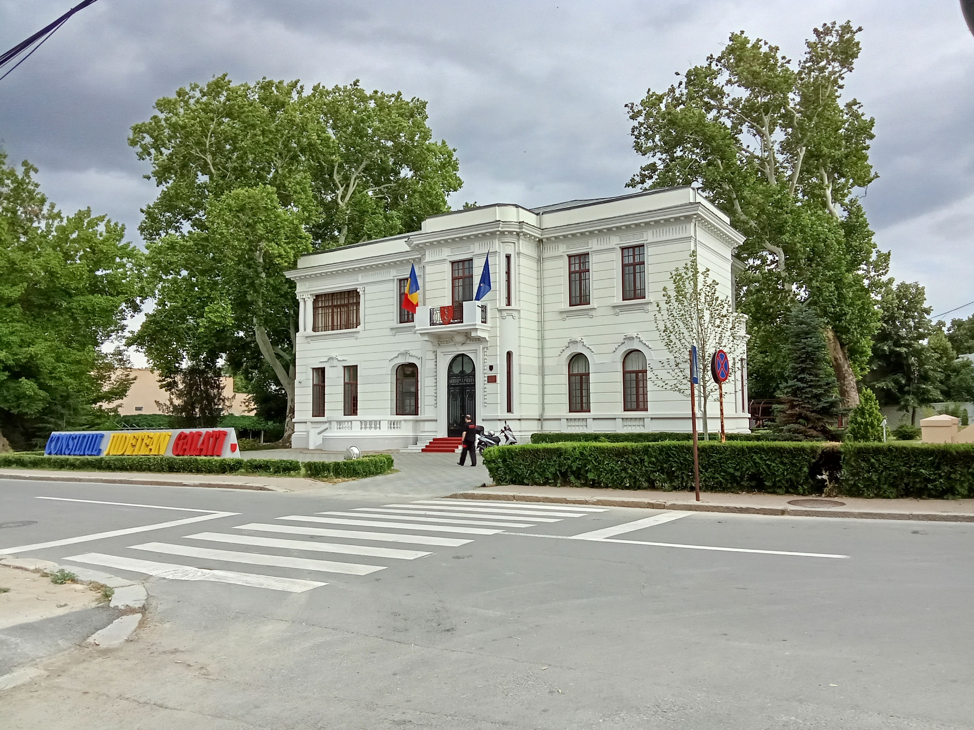 Cu câţi bani sunt plătiţi mai-marii judeţului Galaţi