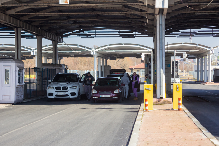 Ucrainenii vin cu sutele, dar nu stau în Galați