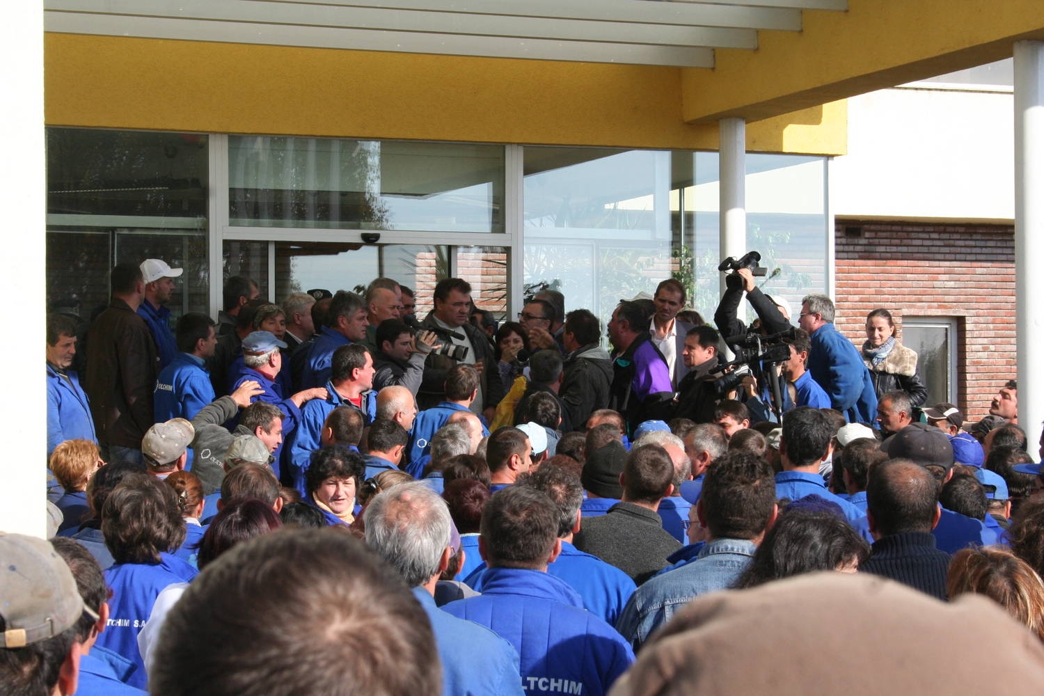 La Oltchim, în această săptămână, începe plata salariilor pe noiembrie