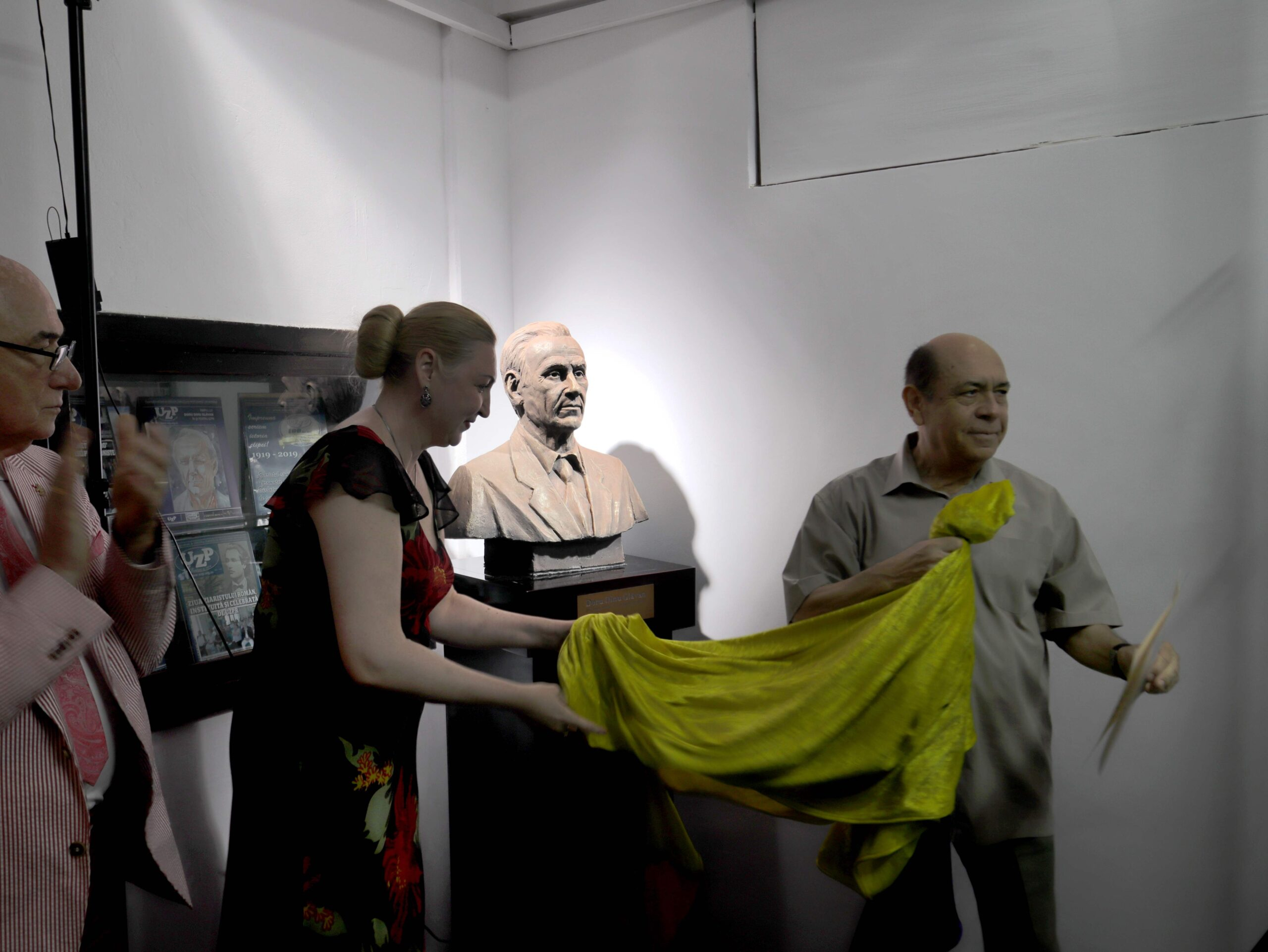 Bustul lui Dinu Doru Glăvan, realizat cu susţinere gălăţeană