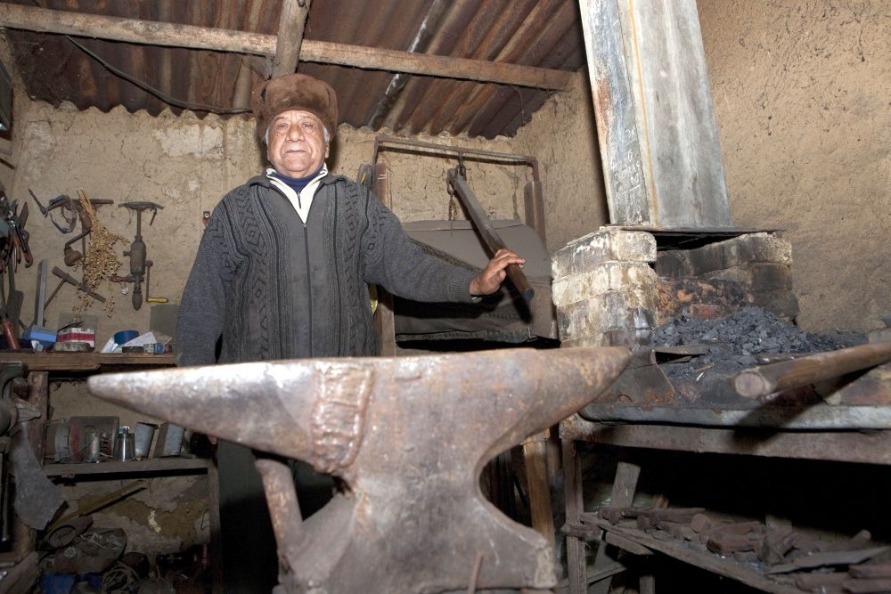 Campanie VL - Meserii uitate: Poliţist reprofilat la bătrâneţe în potcovar