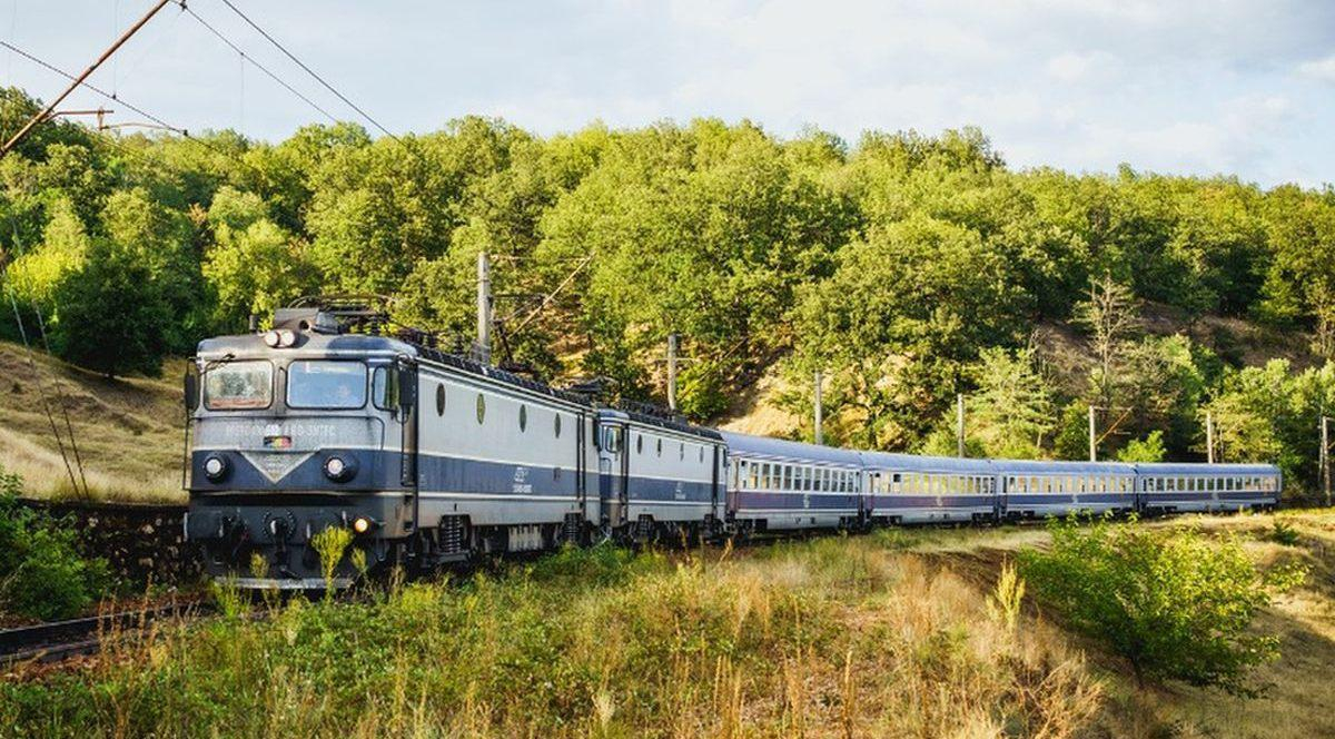 Ce reduceri le oferă CFR studenților