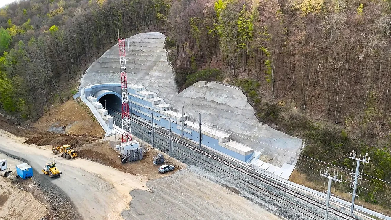 Un nou tunel pe autostrada Sibiu - Pitești
