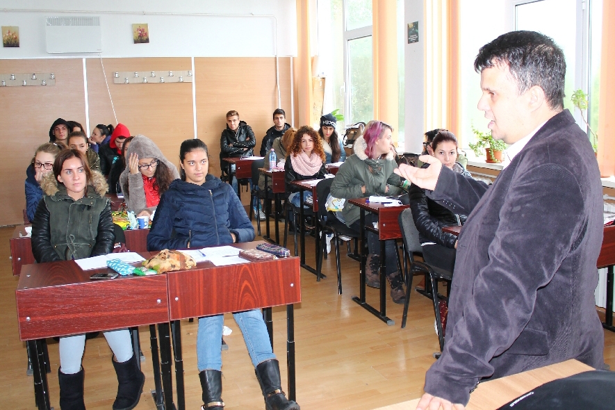 Ce METODE INEDITE de PREDARE foloseşte un profesor de la „Racoviţă”