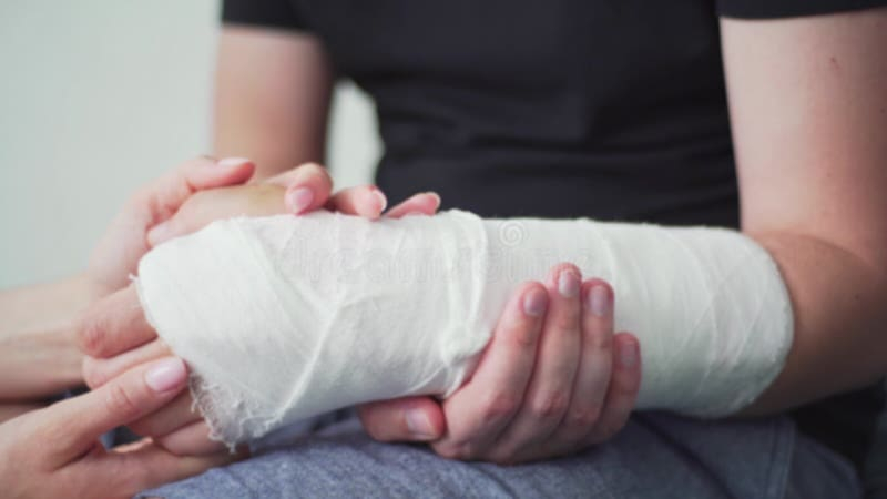 „Pumnii mei minte nu are” – titlu cu licență poetică