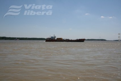 Pentru a relua tranzitul de maşini de mare tonaj, Navrom Bac face expertiza cheiului tulcean