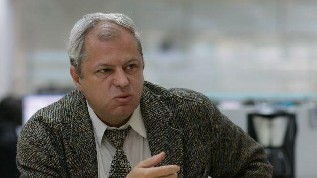 Răsvan Popescu îşi lansează cartea la "Axis Libri"