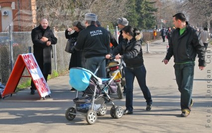 Greva foamei, în faţa sediului Poliţiei