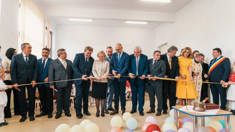 Aglomerație de politicieni, la inaugurarea unei grădinițe