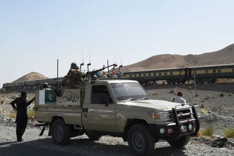 Sute de pasageri aflați în tren, luați ostatici de separatiști