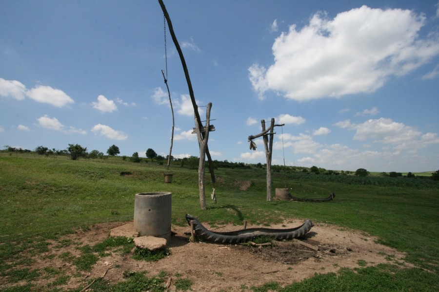 Opt tone de apă cărate de ISU Galaţi la Suhurlui 