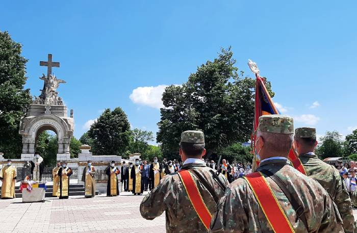 De Ziua Eroilor, slujbe de pomenire pentru cei ce s-au jertfit pentru patrie