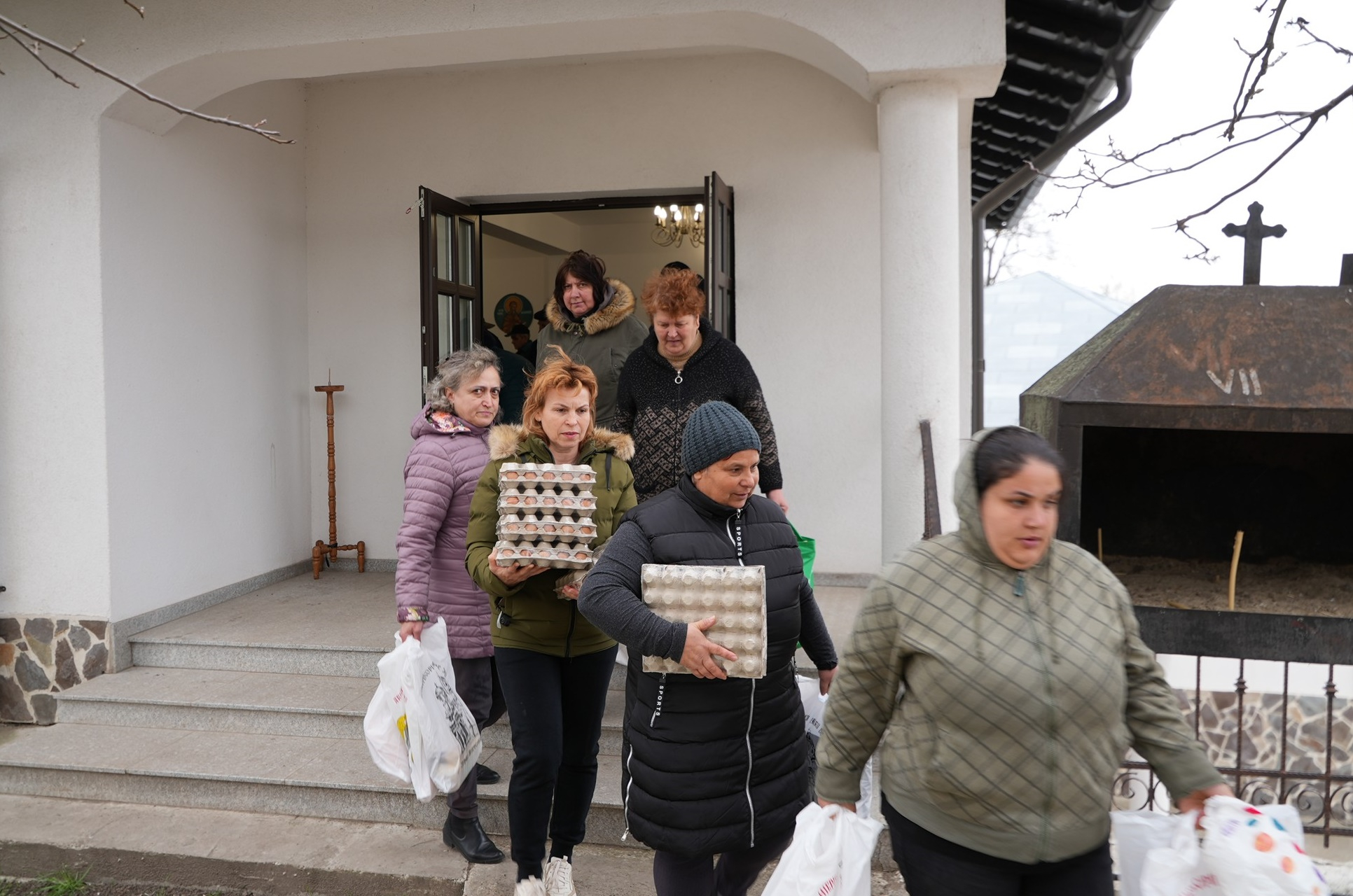 Daruri pascale pentru familiile sinistrate din judeţul Galaţi