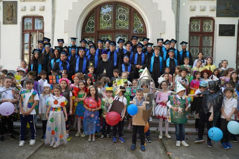 Sărbătoare pentru elevii seminariști gălățeni
