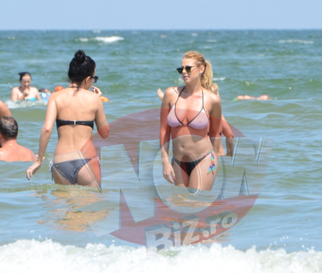 Blondă să fii, noroc... că eşti