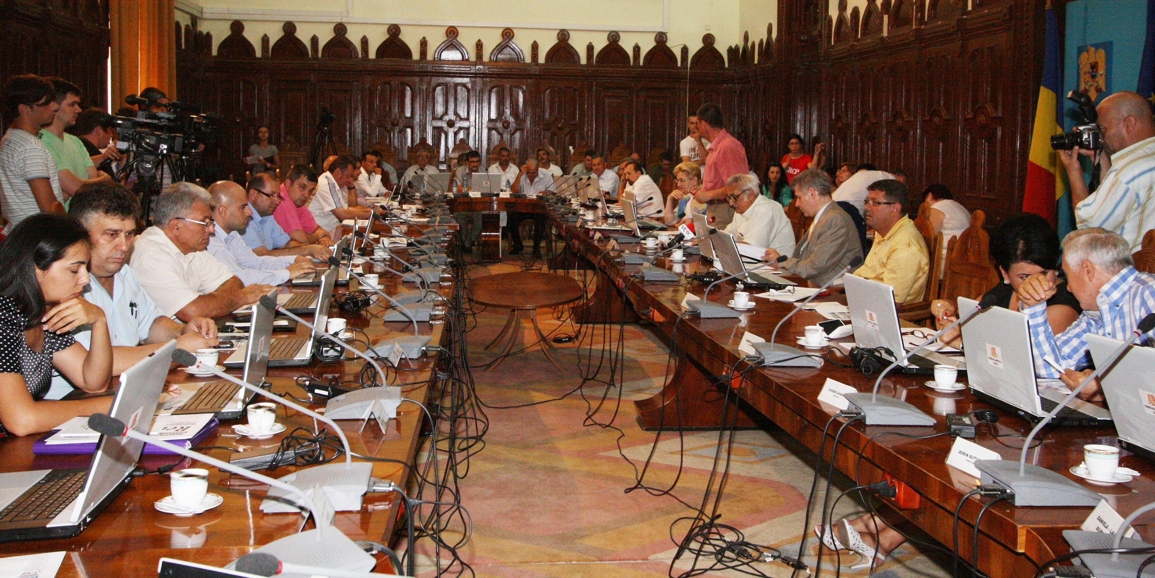 Pace sub măslinii Consiliului Judeţului