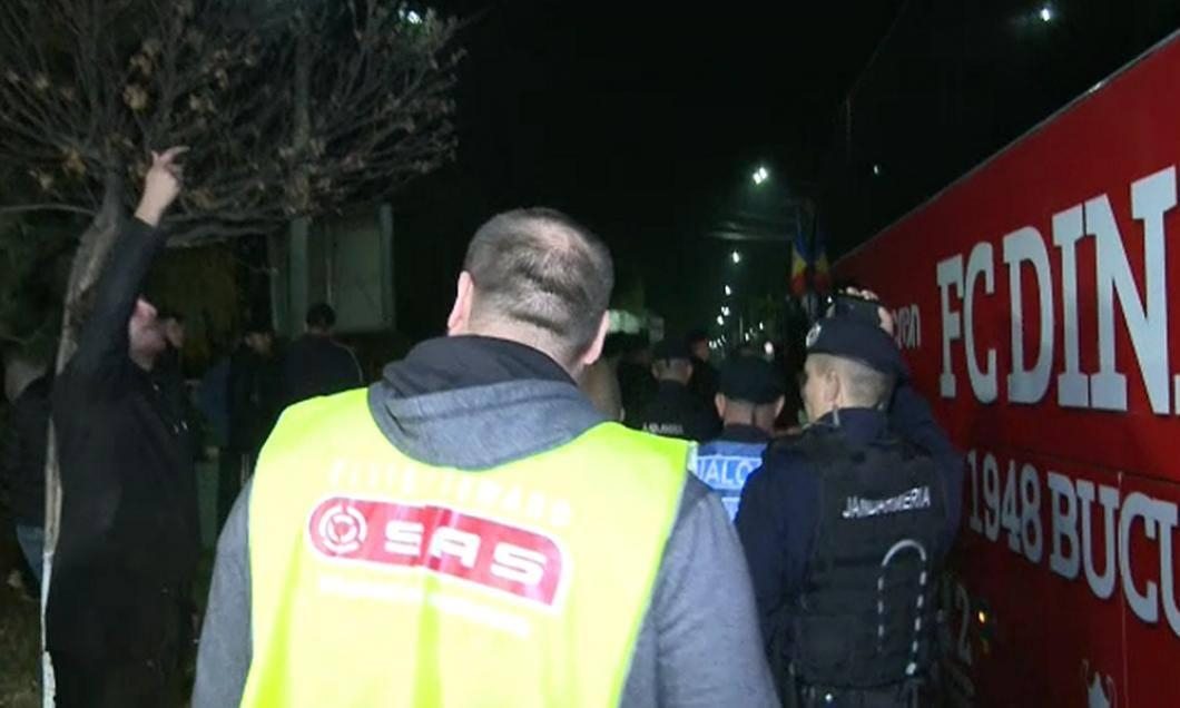 Omul a evoluat din maimuţă, iar suporterul de fotbal a rămas în urmă