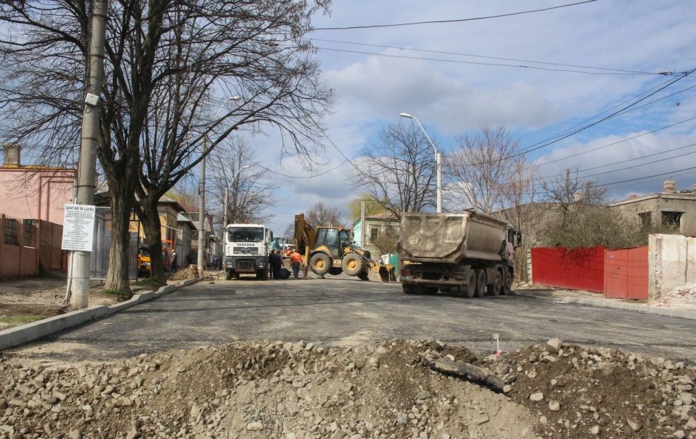 La bani mărunţi, dar mulţi. CÂTE MILIOANE a înghiţit până acum STRADA TRAIAN