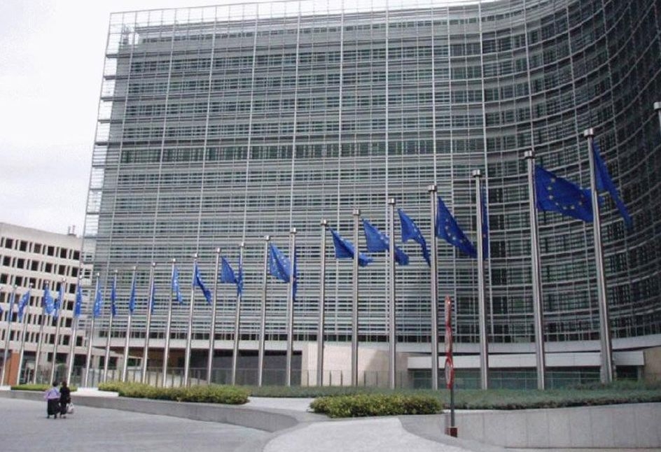 Trei programe cofinanţate de UE au fost presuspendate 