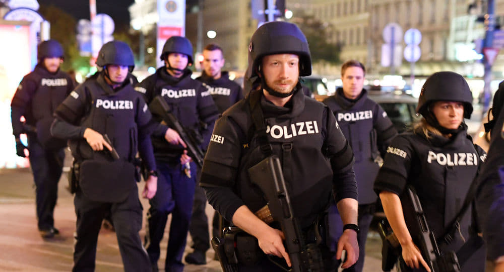 Atac terorist în centrul Vienei. Continuă căutările unui suspect