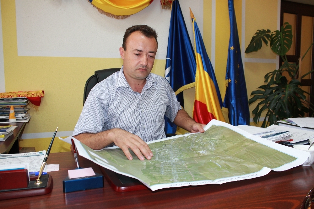 Pânza freatică şi problemele la construcţii - DECLARAŢIA unui primar gălăţean: "Aici mai bine faci de la zero, decât să repari"