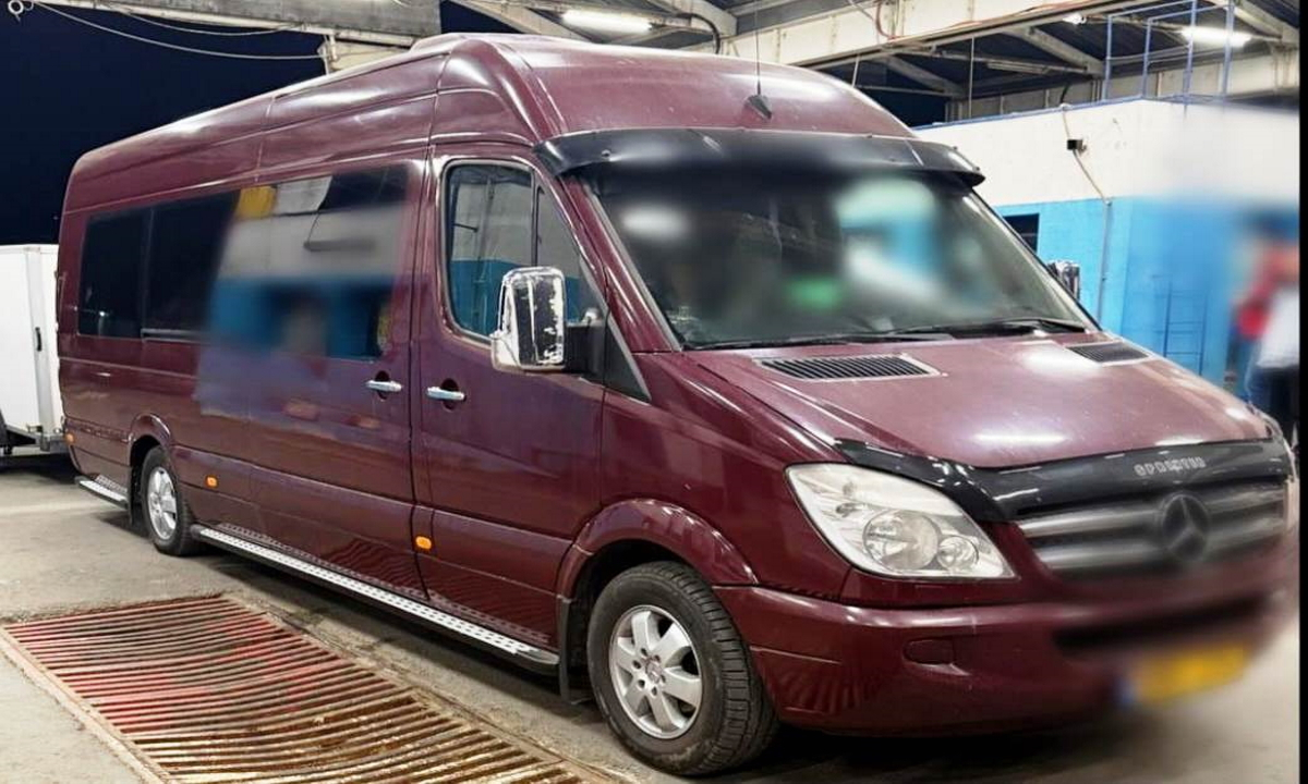 Deși nu avea permis corespunzător, s-a urcat la volan