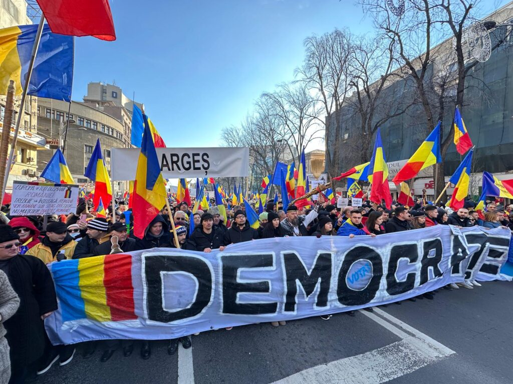 Mii de persoane la protestul AUR