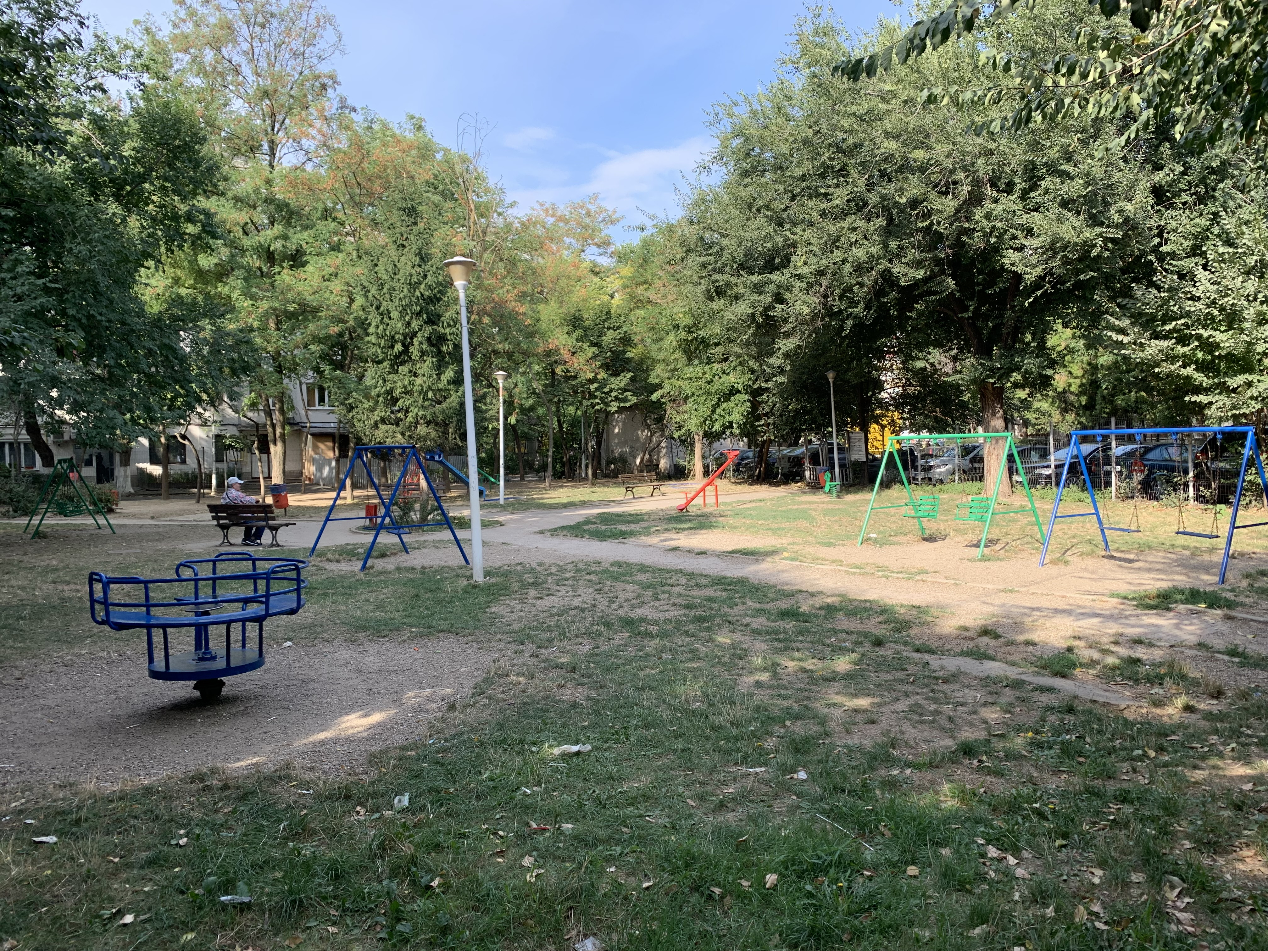 Parc din Micro 19, dezafectat și plin de buruieni