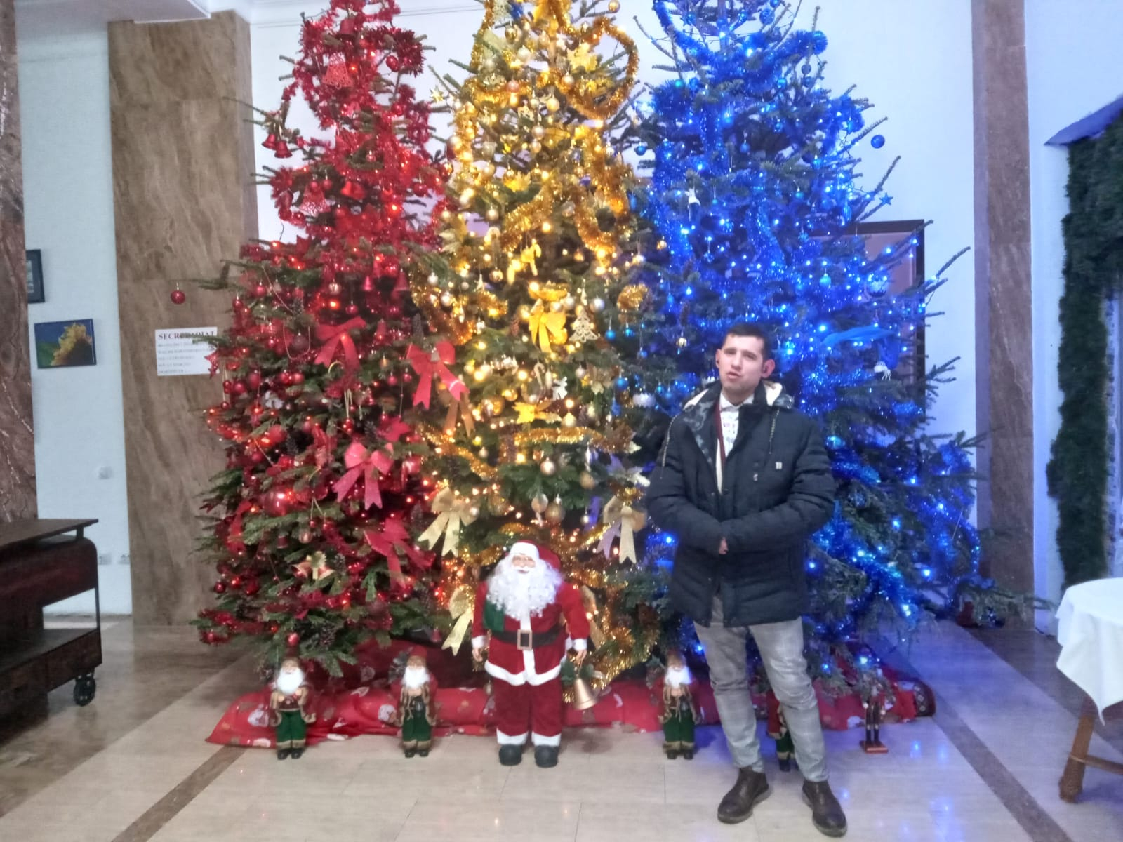 Costel ne-a colindat la redacție, în ajun de Crăciun (video)