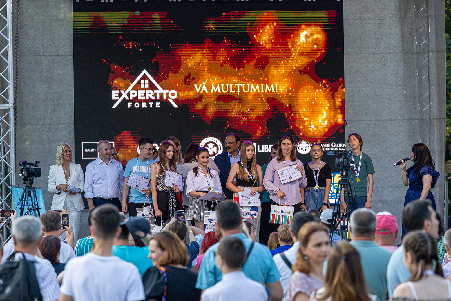 Absolvenții de 10 ai Galațiului, premiați la Gala Excelenței în Educație (FOTO)