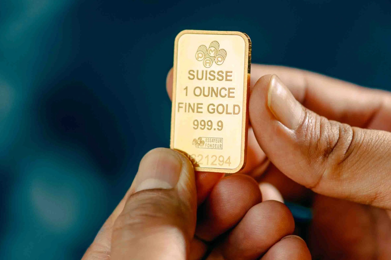 Uncia a trecut de 4.700 dolari, pe fondul ameninţărilor de la Casa Albă